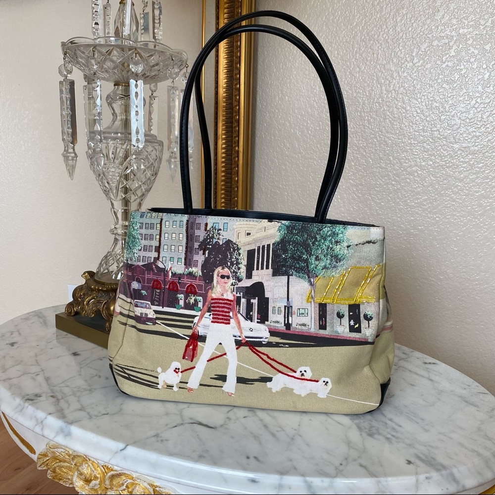 Bueno Woman Walking Dogs Shoulder Bag - Picture 2 of 11
